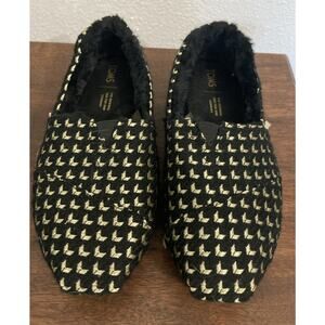 TOMS Classics Women's Size 7 Slip on Shoes Faux Fur Lined Black Gold Geo Pattern